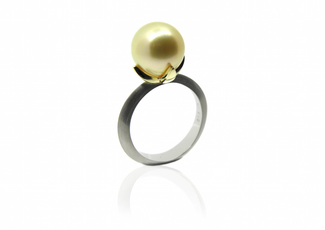 Partnerring aus Weissgold und Horn