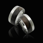 Trauringe, Partnerringe, Gelbgold, Carbon, Weissgold, Schmuck, Goldschmied, Herrenschmuck, Gayschmuck, Partnerringe, Gay, Holz, Wallnuss, Schwul, Queer, Juwelier