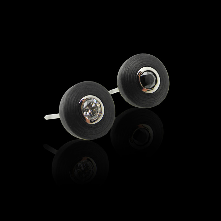 Ohrschmuck aus Carbon